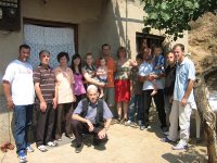 familie-bajrami-und-autorin.jpg